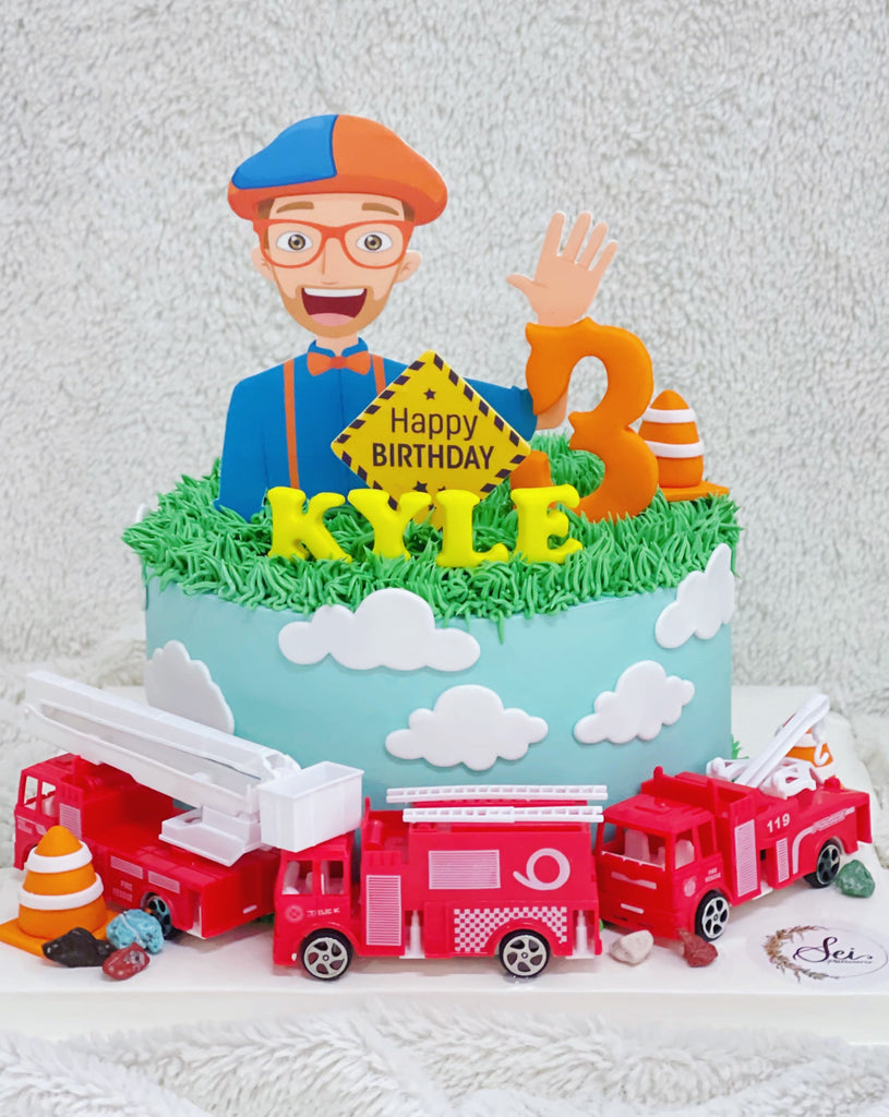 Gem-ilicious Cakes - 🔥🔥🔥A different take on a fire engine cake. Figures  supplied by customer and everything else handmade & edible 👨‍🚒👨‍🚒👨‍🚒  | Facebook